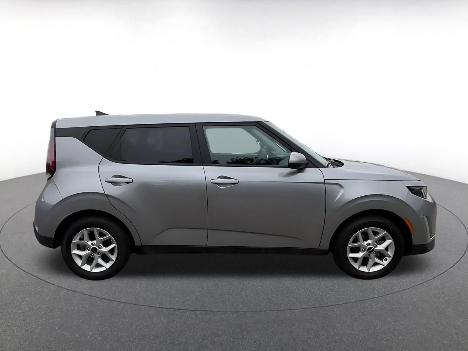 Used 2025 Kia Soul LX w/ LX Technology Package image 16