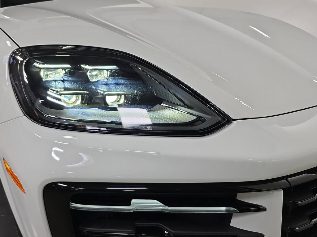 Certified 2025 Porsche Cayenne AWD/4WD image 12