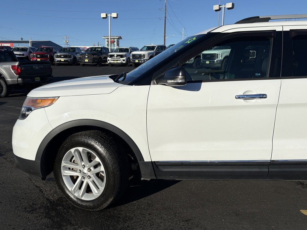 Used 2013 Ford Explorer XLT image 11