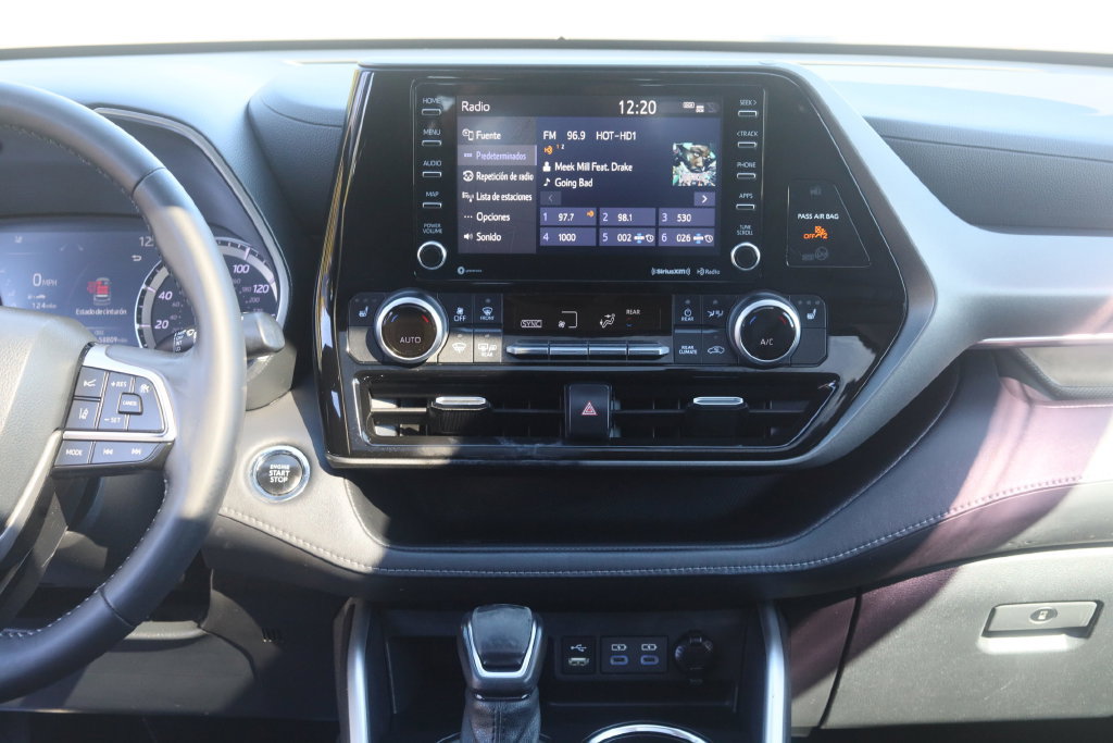 Used 2022 Toyota Highlander XLE AWD/4WD image 22
