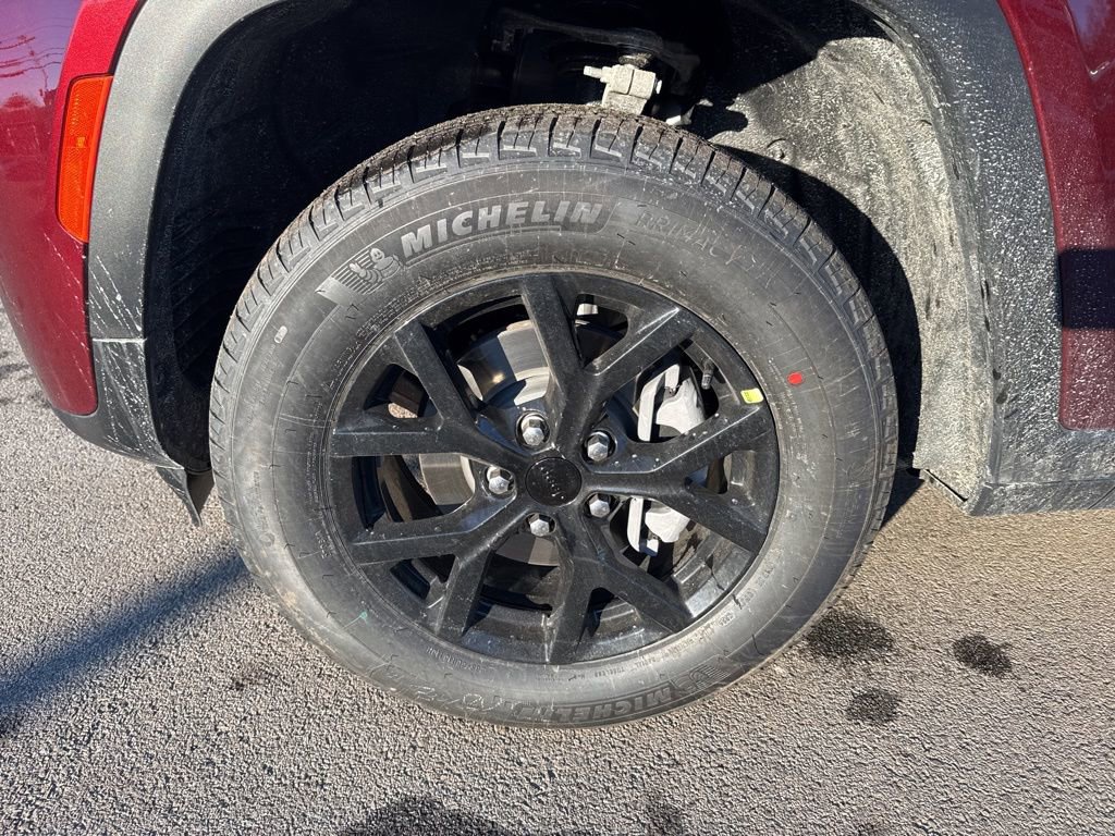 New 2026 Jeep Grand Cherokee Laredo image 9