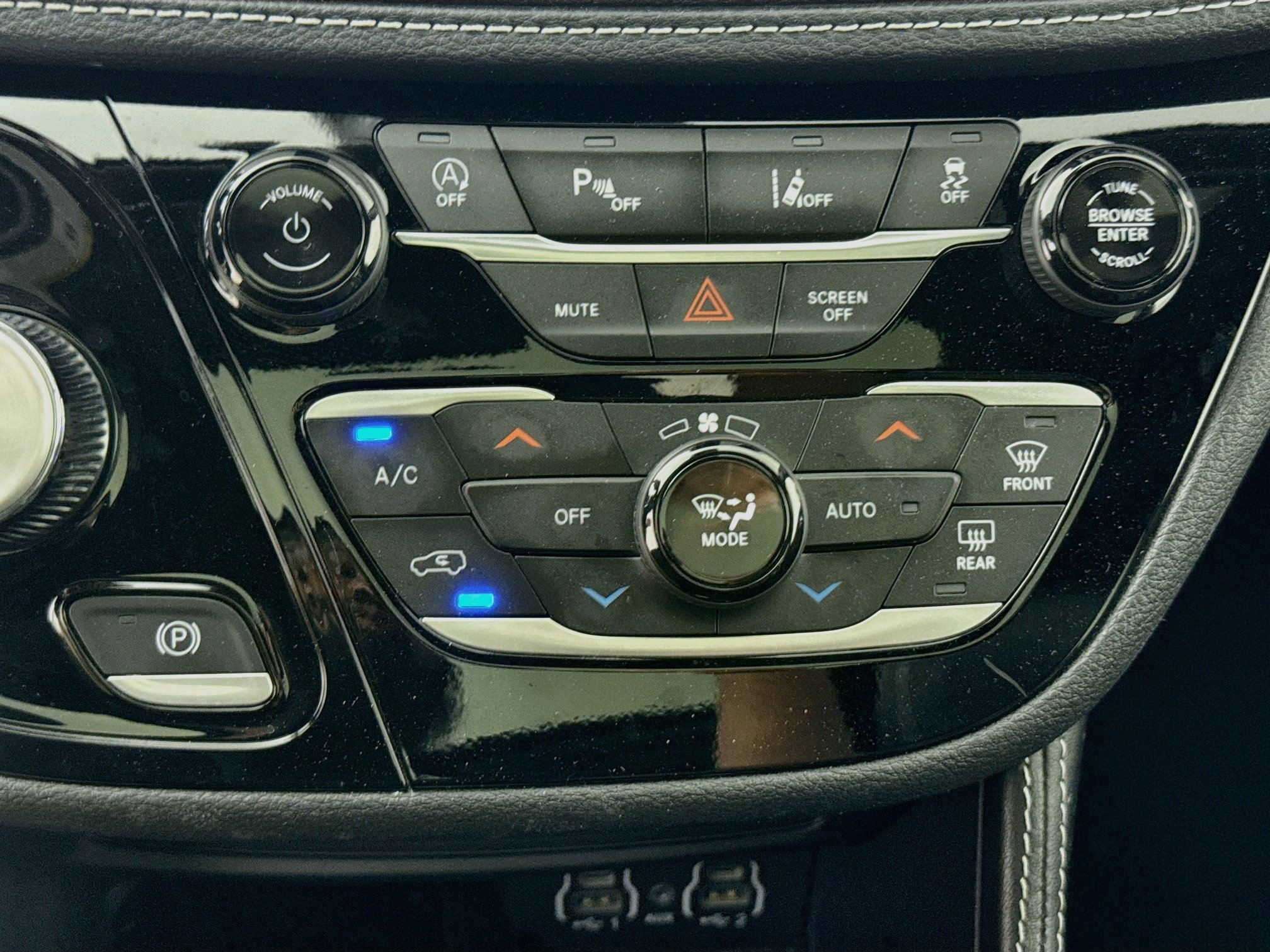 Used 2025 Chrysler Pacifica Limited FWD image 18