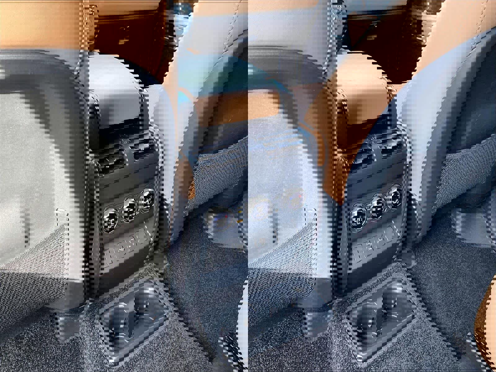 Used 2025 Land Rover Defender 130 X-Dynamic SE image 36