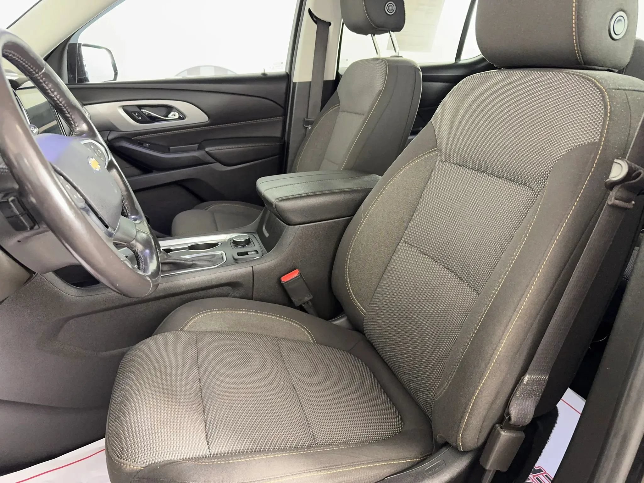 Used 2020 Chevrolet Traverse LT FWD image 33
