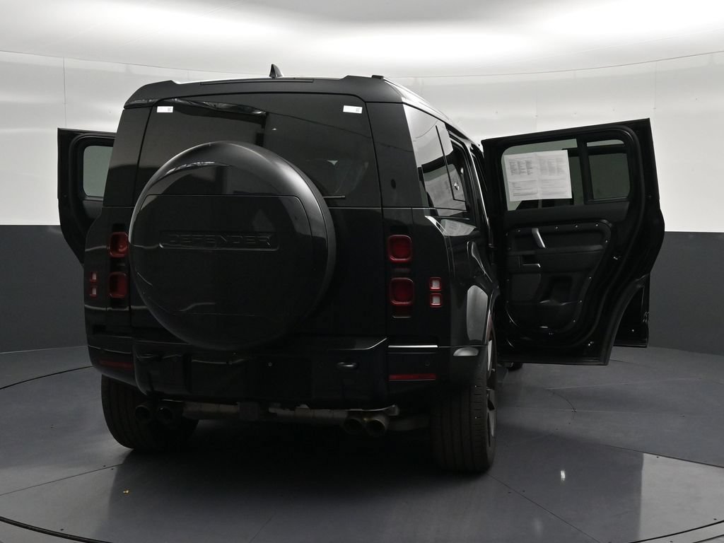 Used 2024 Land Rover Defender 110 X-Dynamic SE AWD/4WD image 26
