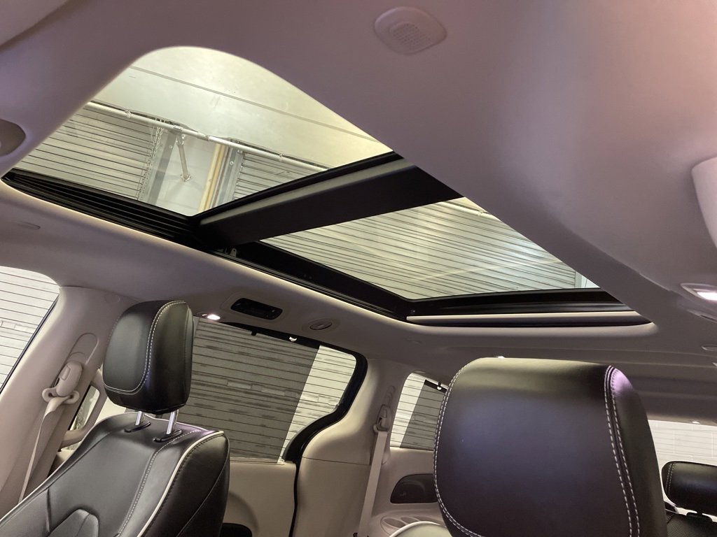 Certified 2024 Chrysler Pacifica Limited image 18