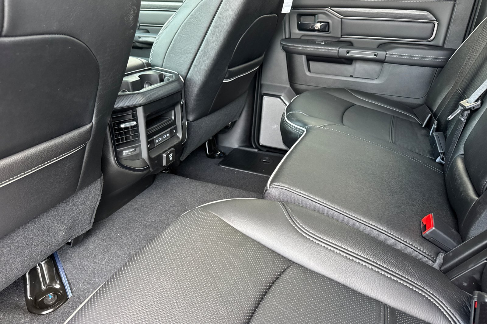 New 2027 RAM 1500 Laramie w/ Night Edition AWD/4WD image 11
