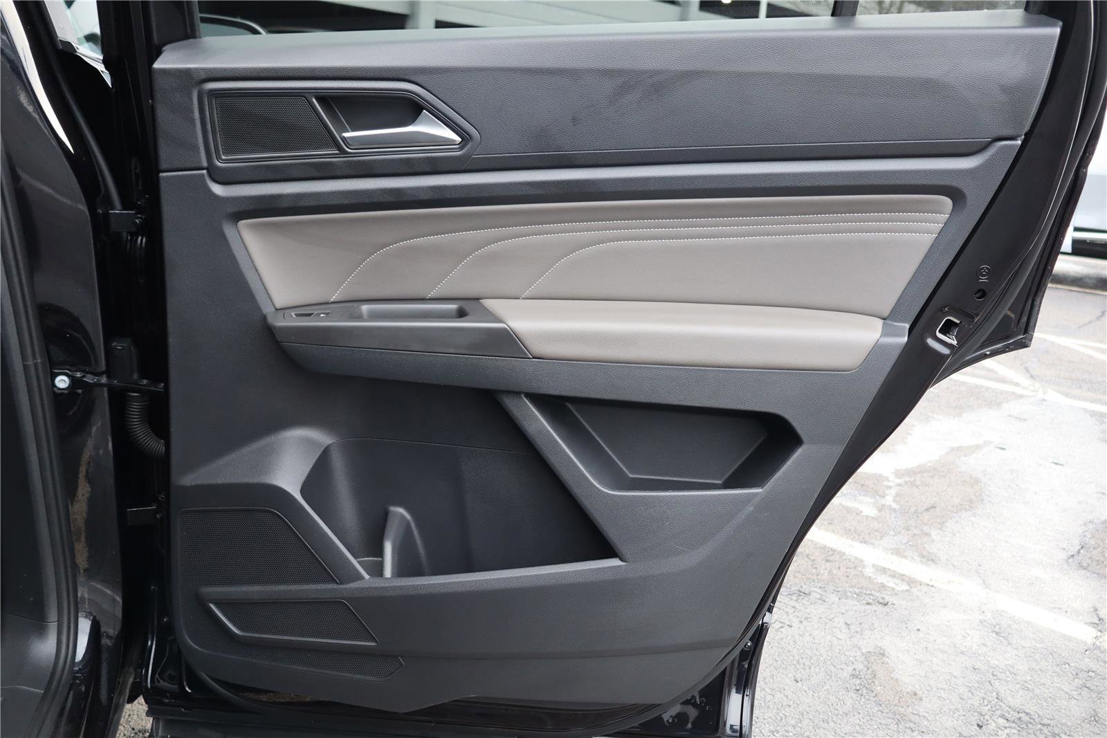 Certified 2023 Volkswagen Atlas Cross Sport SE w/ Black Wheel Package image 29