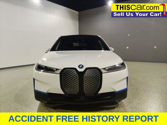 Used 2024 BMW iX xDrive50 AWD/4WD image 3