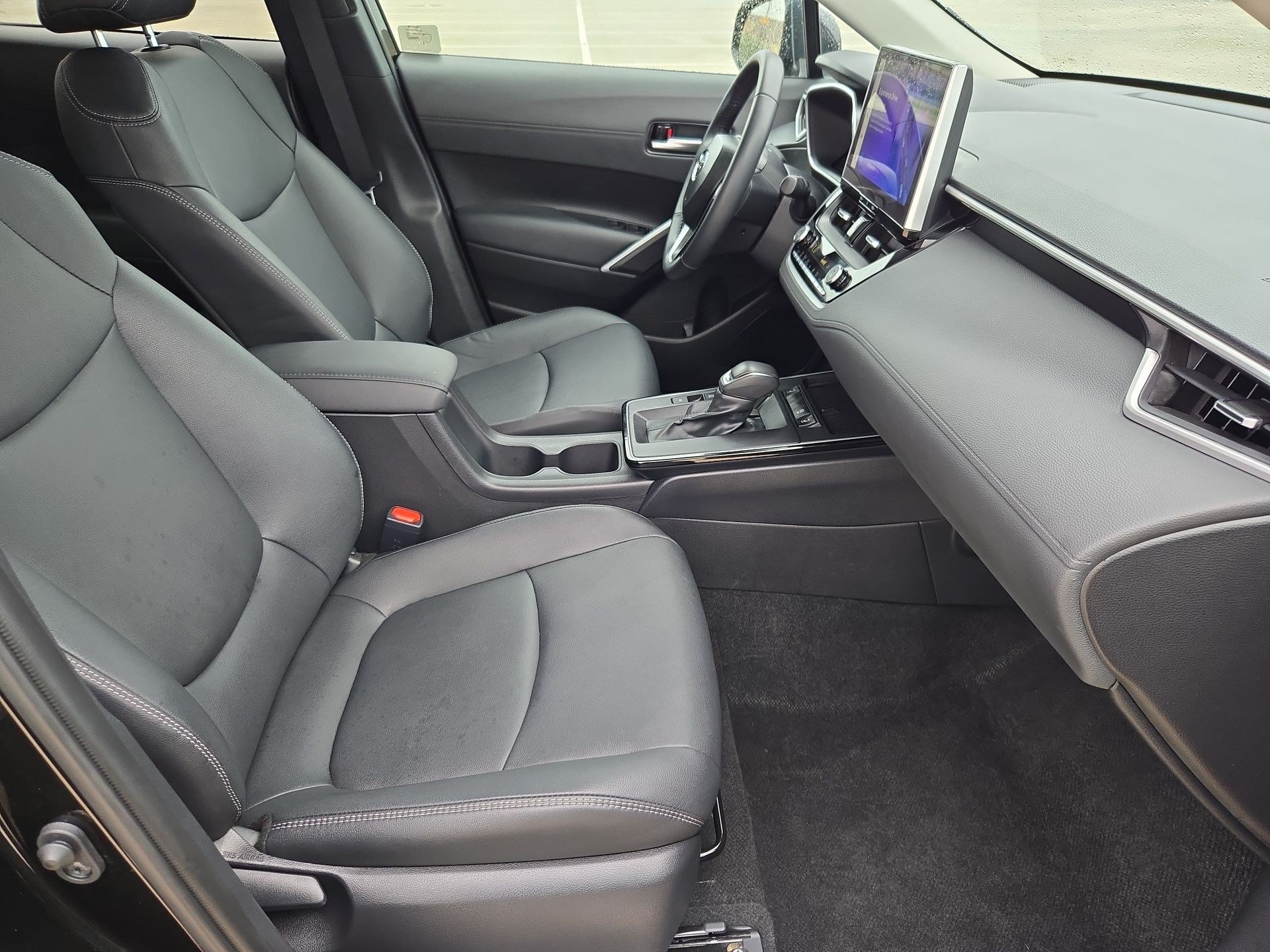 Used 2026 Toyota Corolla Cross XLE FWD image 31