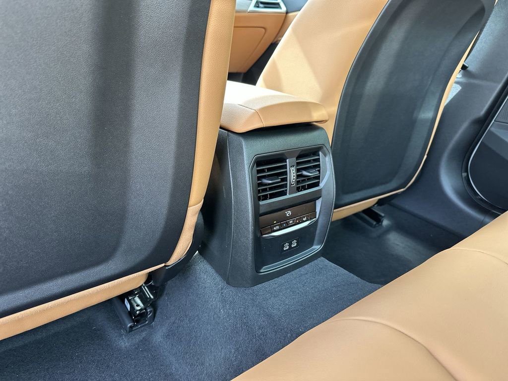 Used 2025 BMW 330i xDrive 330i xDrive w/ Premium Package image 27