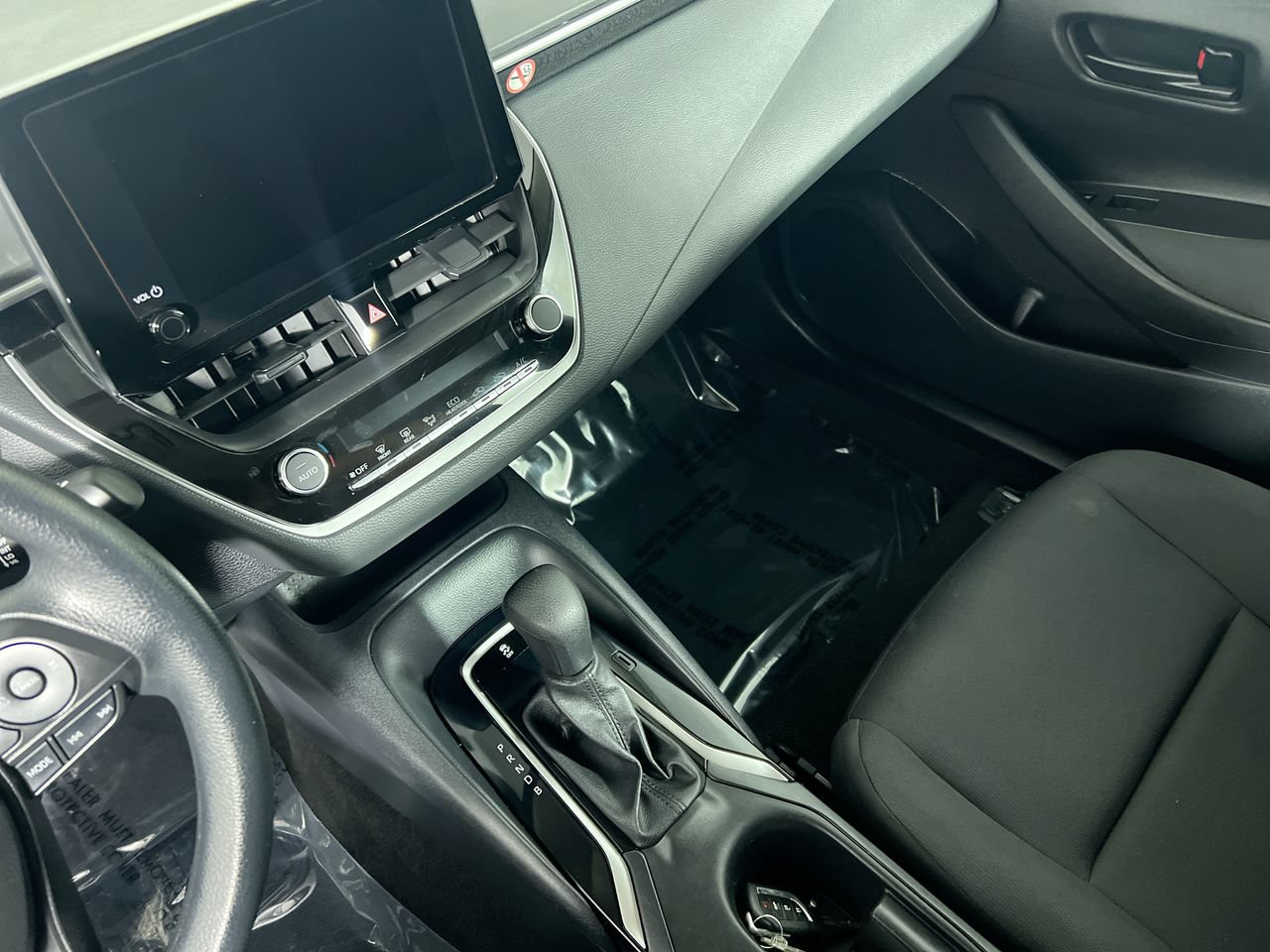 Used 2024 Toyota Corolla LE FWD image 23