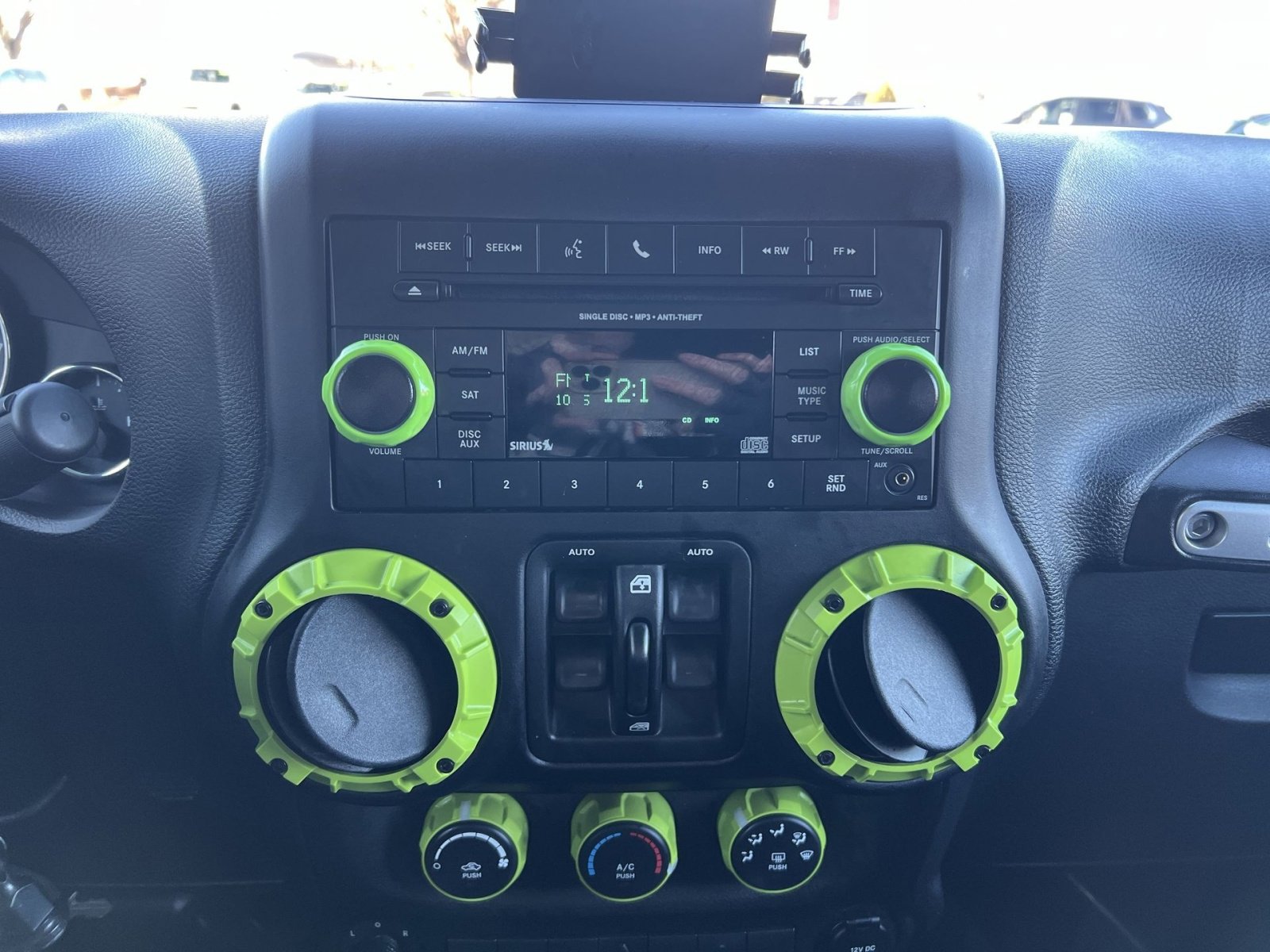 Used 2017 Jeep Wrangler Unlimited Sahara w/ Connectivity Group image 17