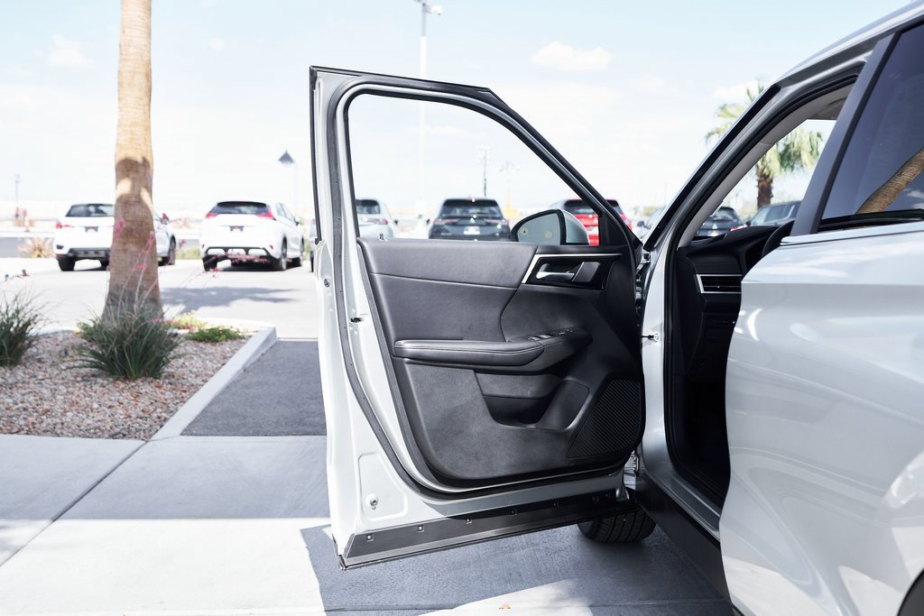 New 2025 Mitsubishi Outlander SE image 17