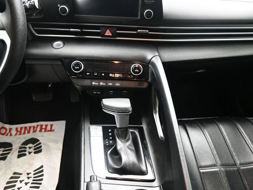 Used 2023 Hyundai Elantra SEL image 21