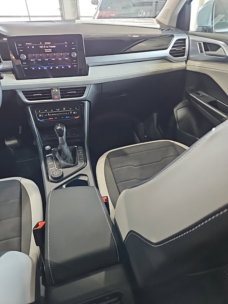 New 2026 Volkswagen Taos SE image 23