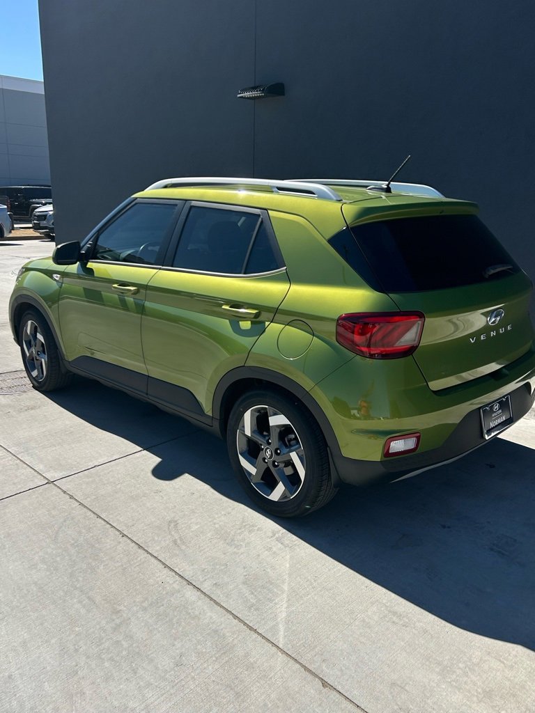 Used 2023 Hyundai Venue SEL image 5