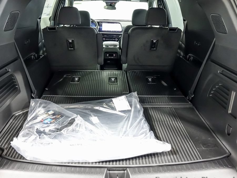 New 2026 Chevrolet Traverse LT w/ LPO, Floor Liner Package FWD image 20