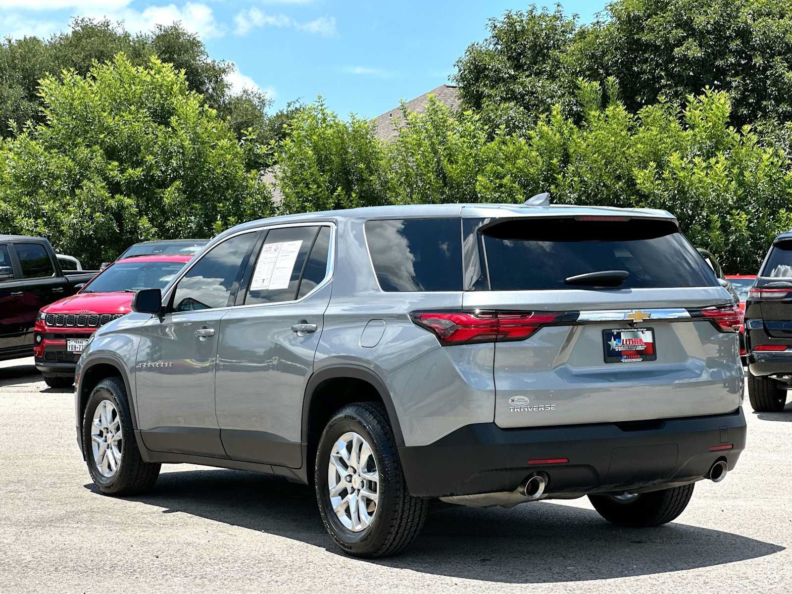 Used 2023 Chevrolet Traverse LS FWD image 13