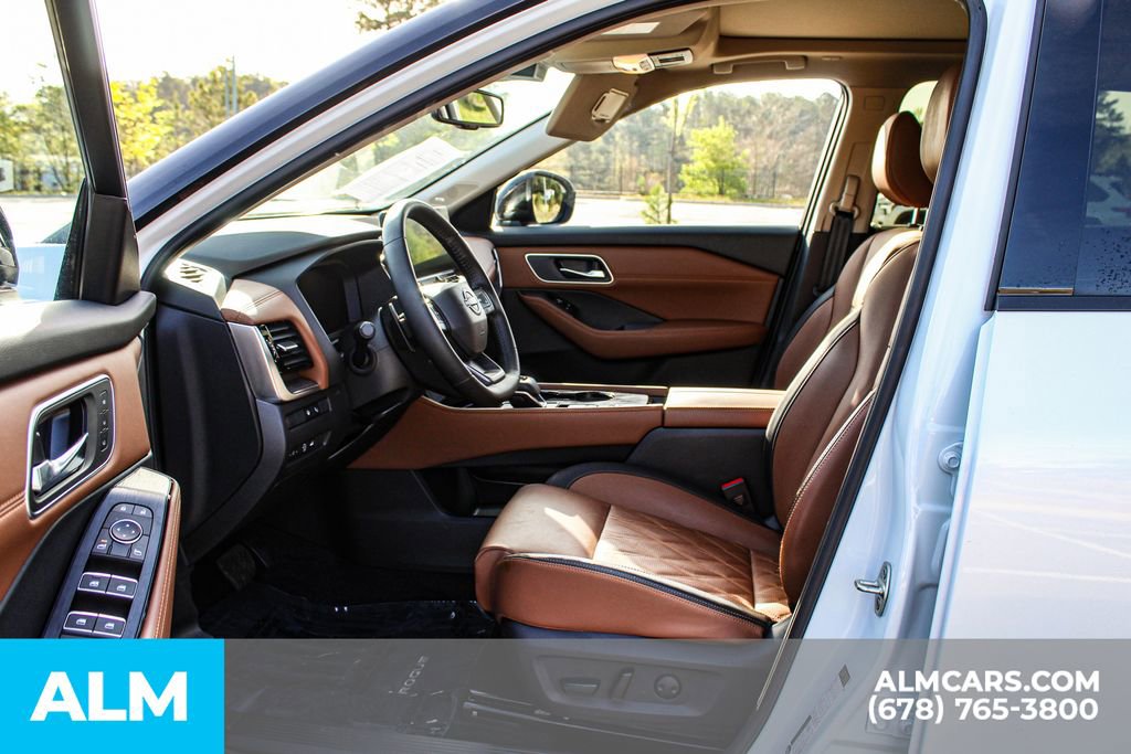 Used 2025 Nissan Rogue Platinum w/ Platinum Premium Package FWD image 17