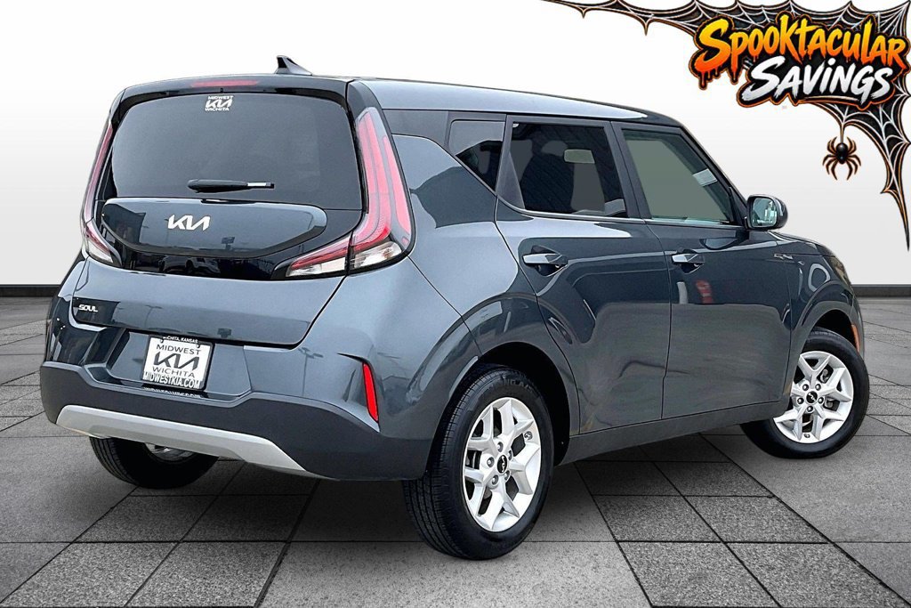 Used 2025 Kia Soul LX w/ LX Technology Package FWD image 12