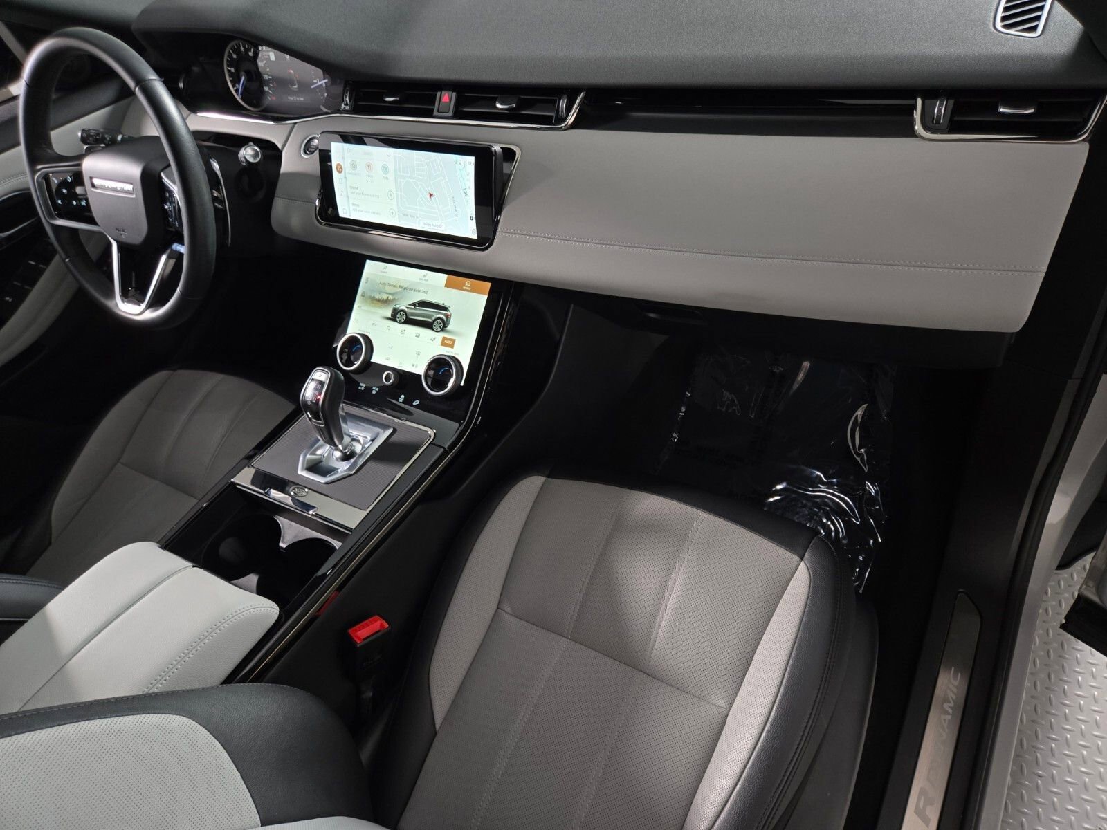 Used 2023 Land Rover Range Rover Evoque R-Dynamic SE AWD/4WD image 19