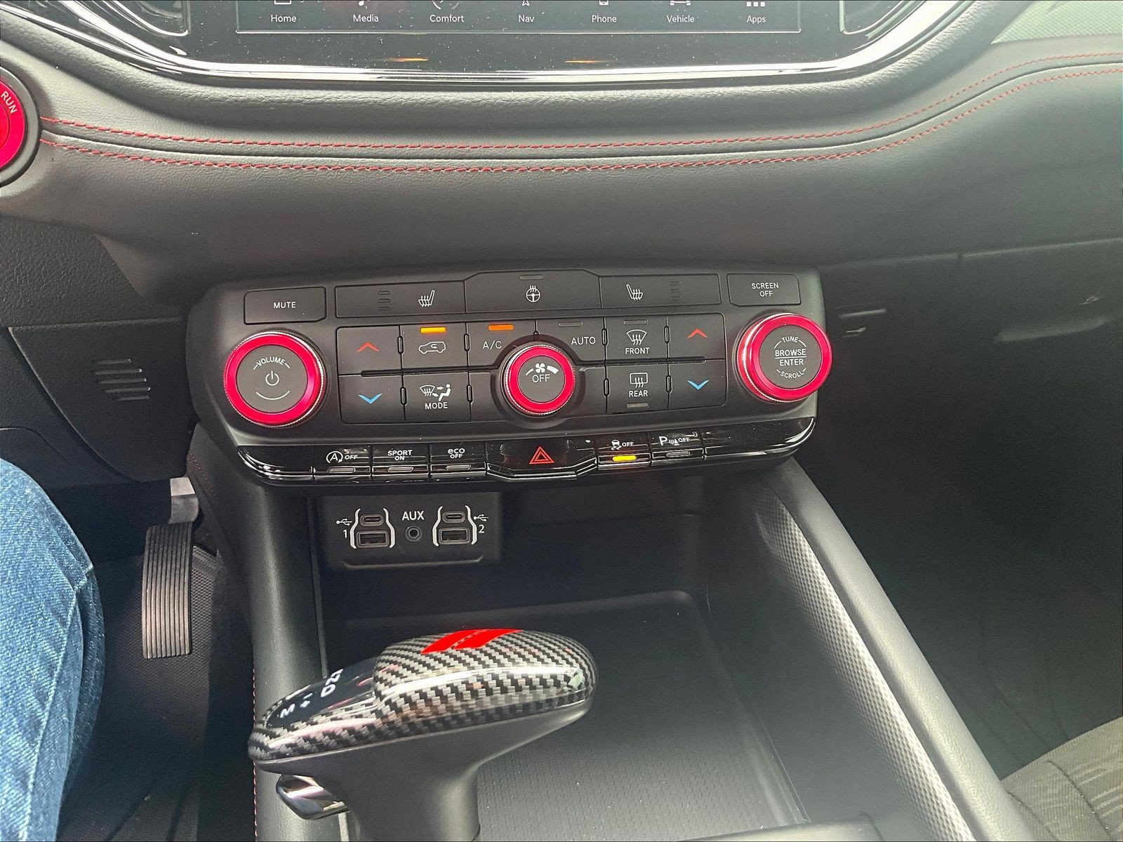 Used 2025 Dodge Durango GT w/ Blacktop Package AWD/4WD image 15