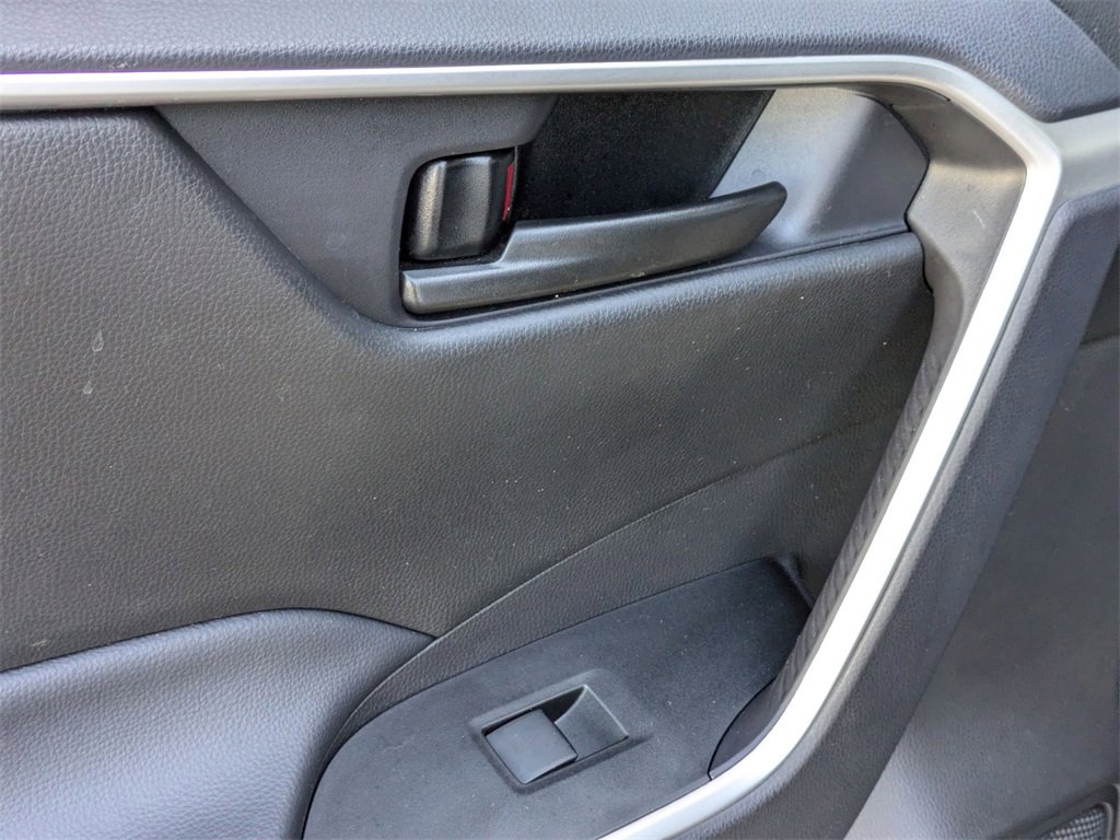 Used 2025 Toyota RAV4 LE image 27