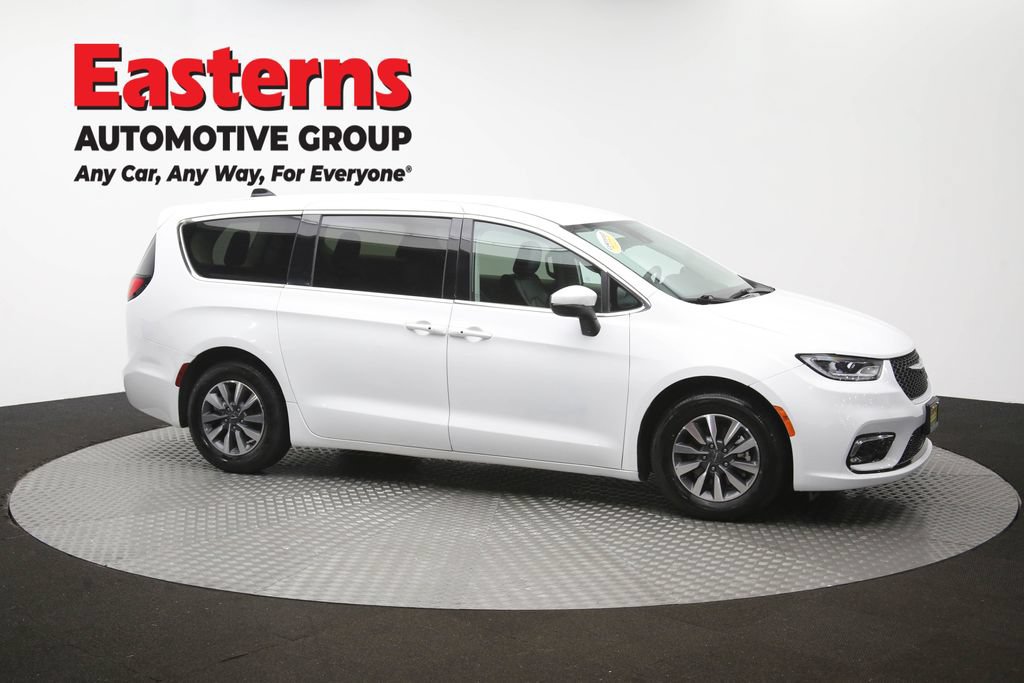 Used 2023 Chrysler Pacifica Touring-L FWD image 50
