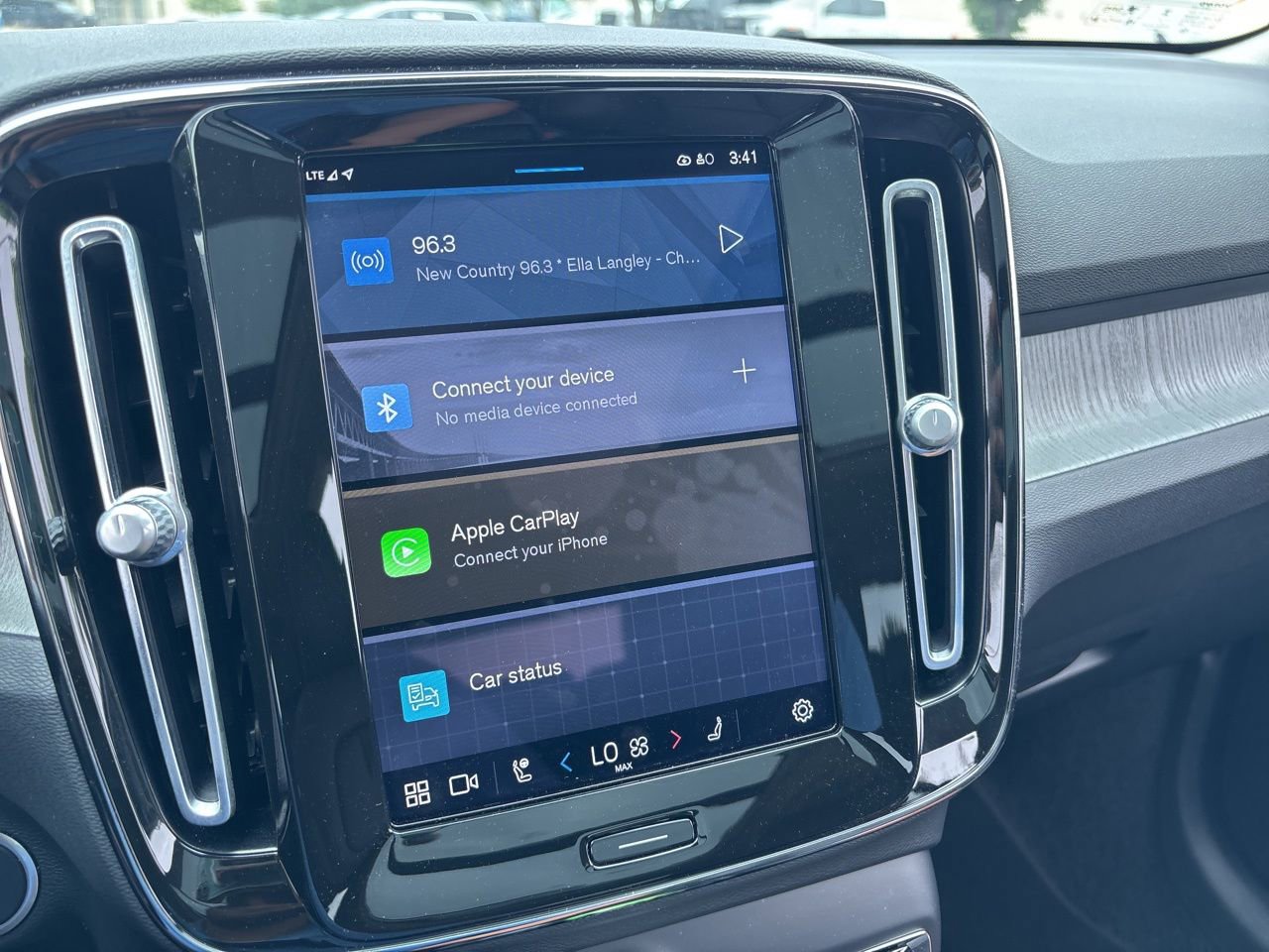 Certified 2025 Volvo XC40 B5 Plus AWD/4WD image 19