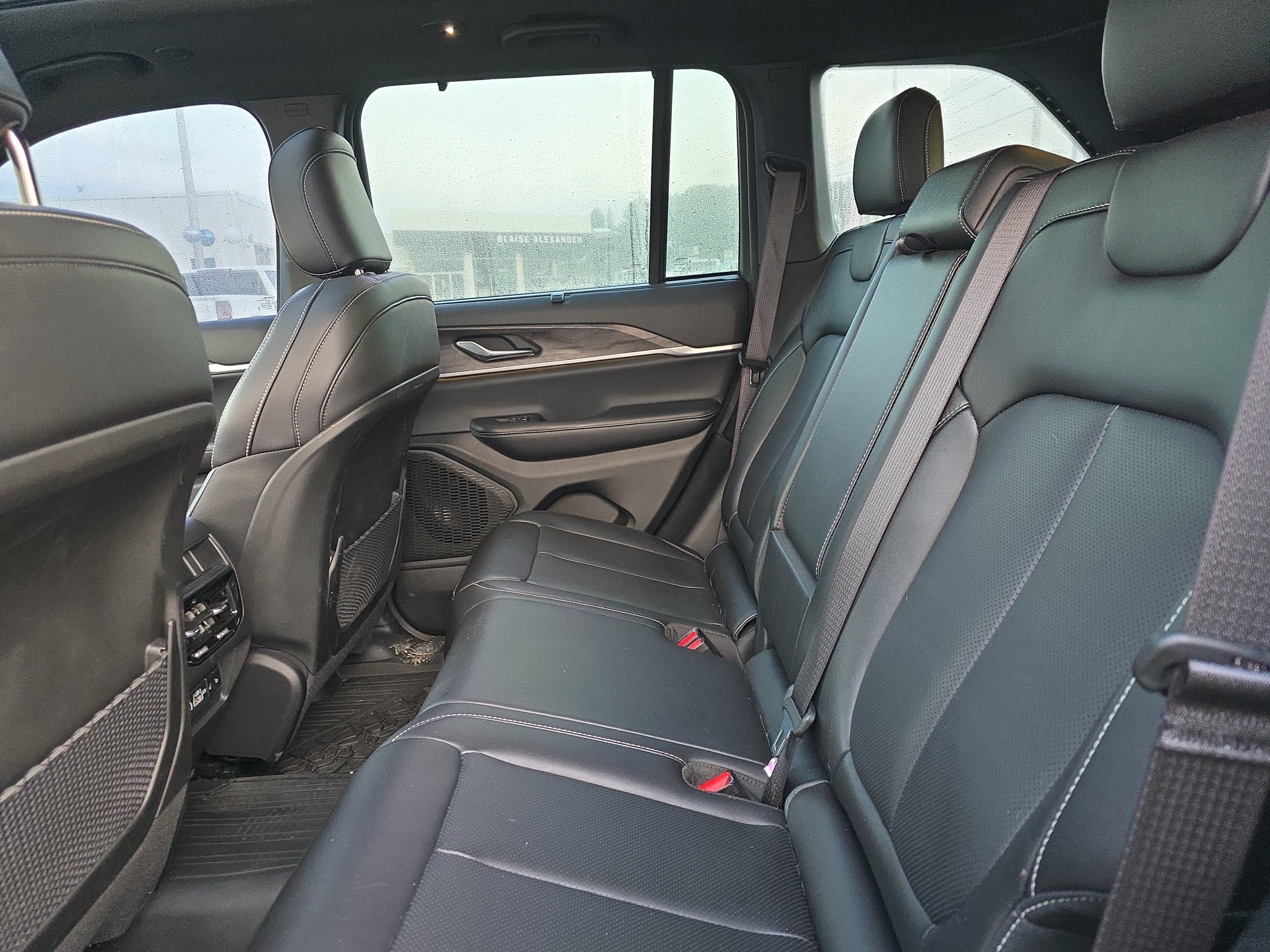 Used 2024 Jeep Grand Cherokee Limited w/ Luxury Tech Group II AWD/4WD image 15