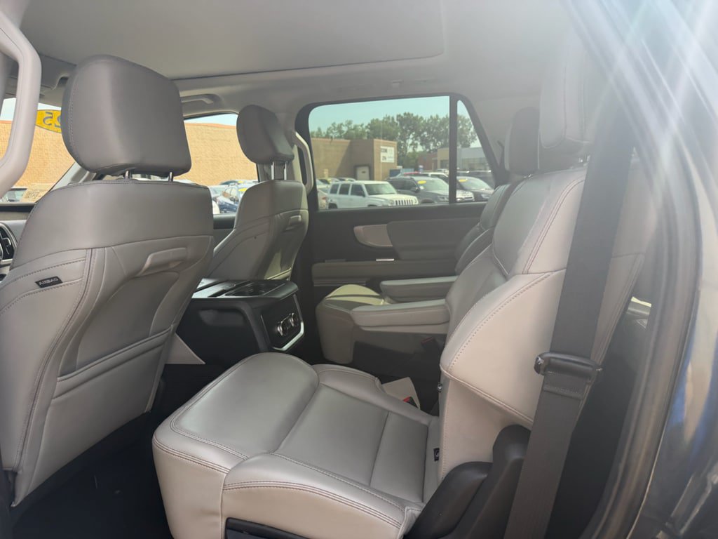 Used 2025 Ford Expedition Active AWD/4WD image 10
