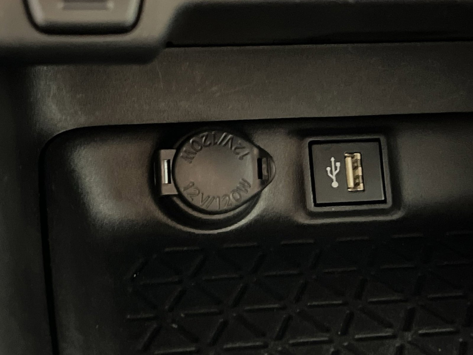 Used 2024 Toyota RAV4 XLE w/ Convenience Package image 25