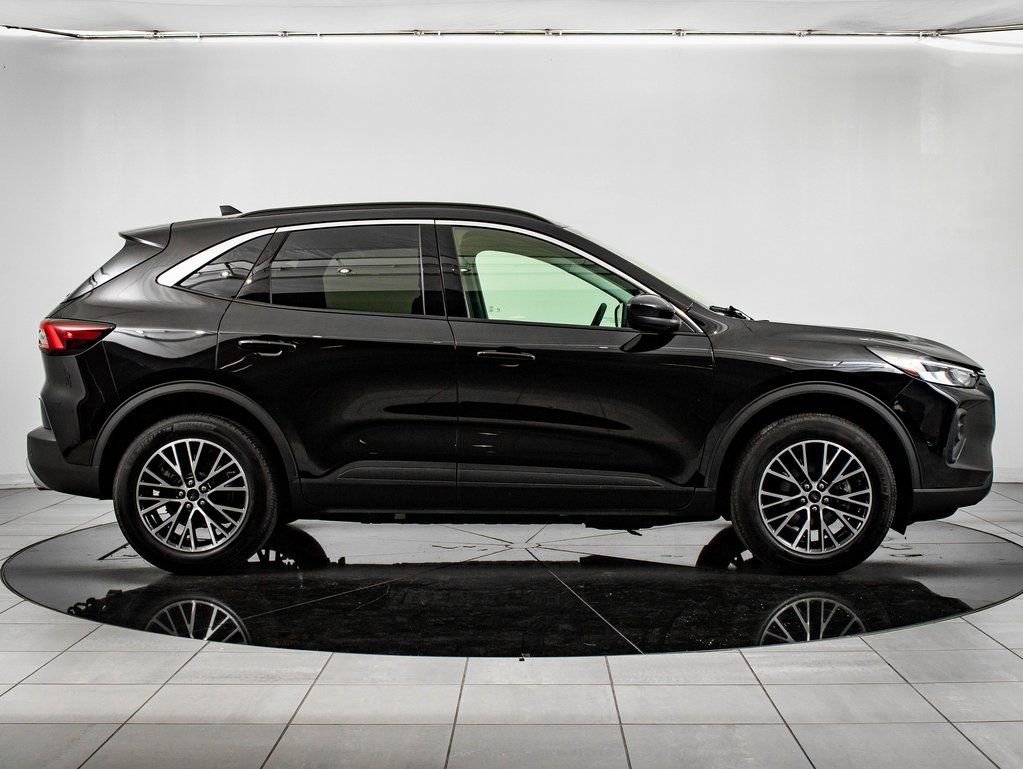 Used 2024 Ford Escape SE w/ Class II Trailer Tow Package FWD image 6