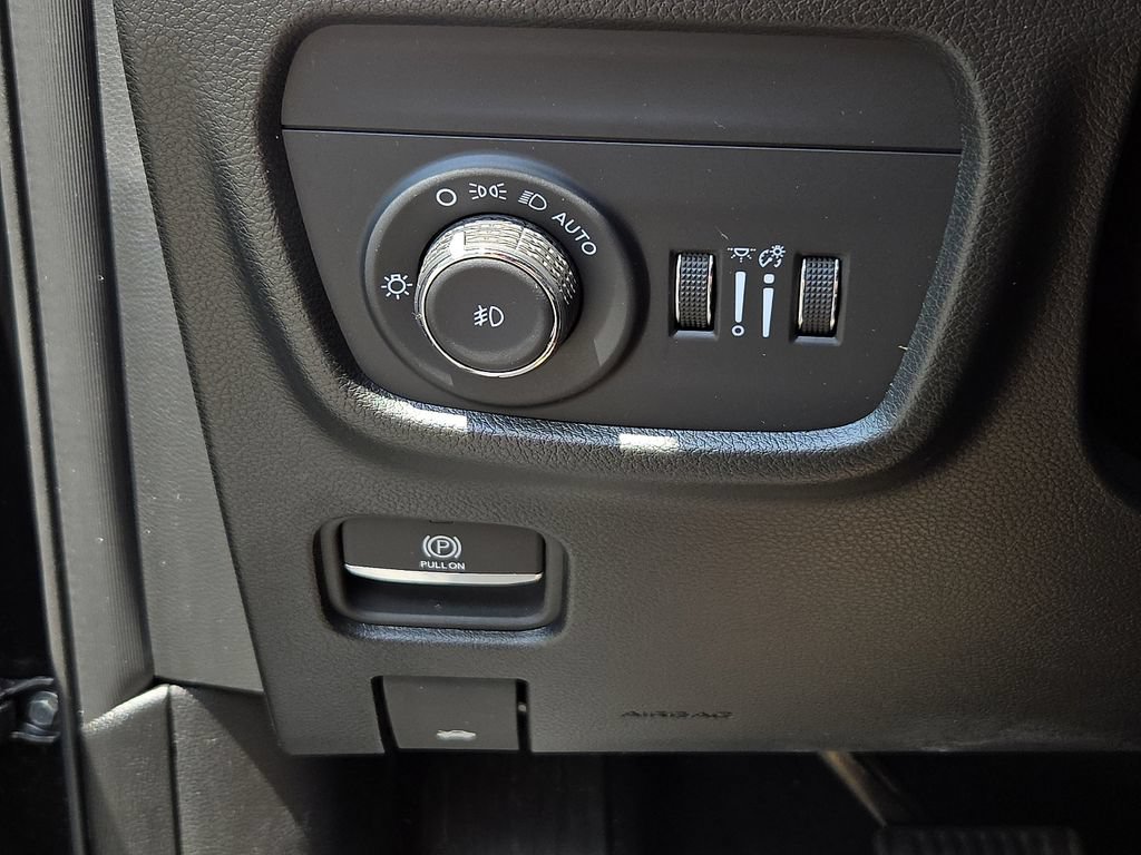 Certified 2025 Jeep Grand Cherokee L Limited w/ Luxury Tech Group II AWD/4WD image 28