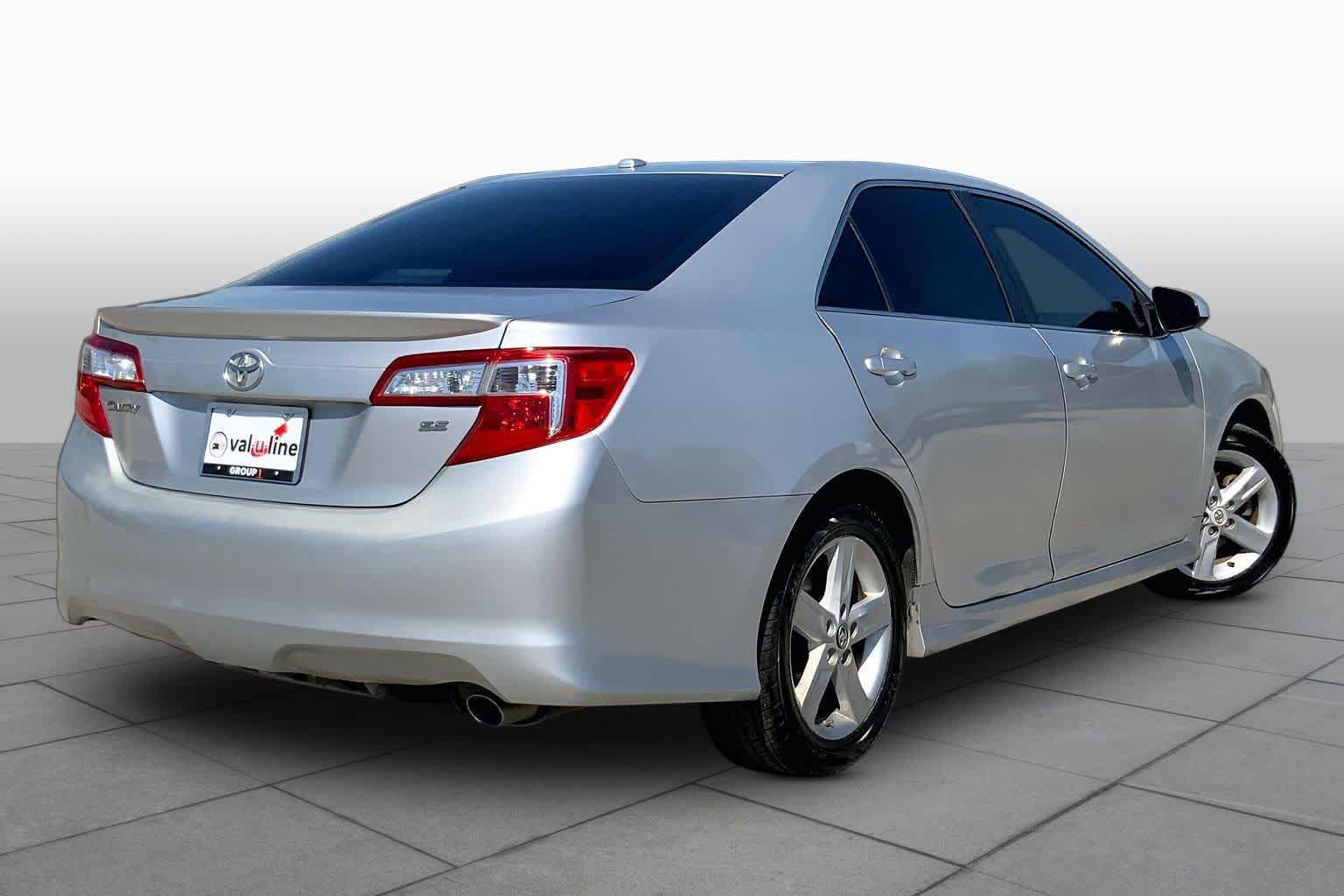 Used 2013 Toyota Camry SE FWD image 13