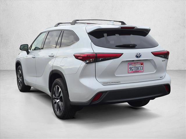 Used 2022 Toyota Highlander XLE AWD/4WD image 8