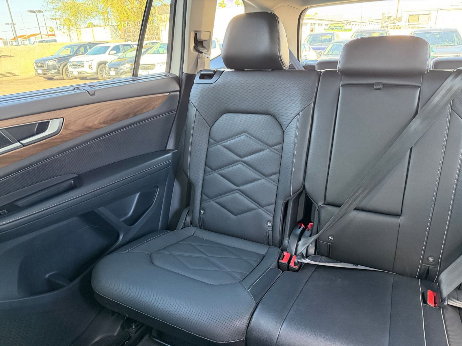 Used 2025 Volkswagen Atlas SE AWD/4WD image 42