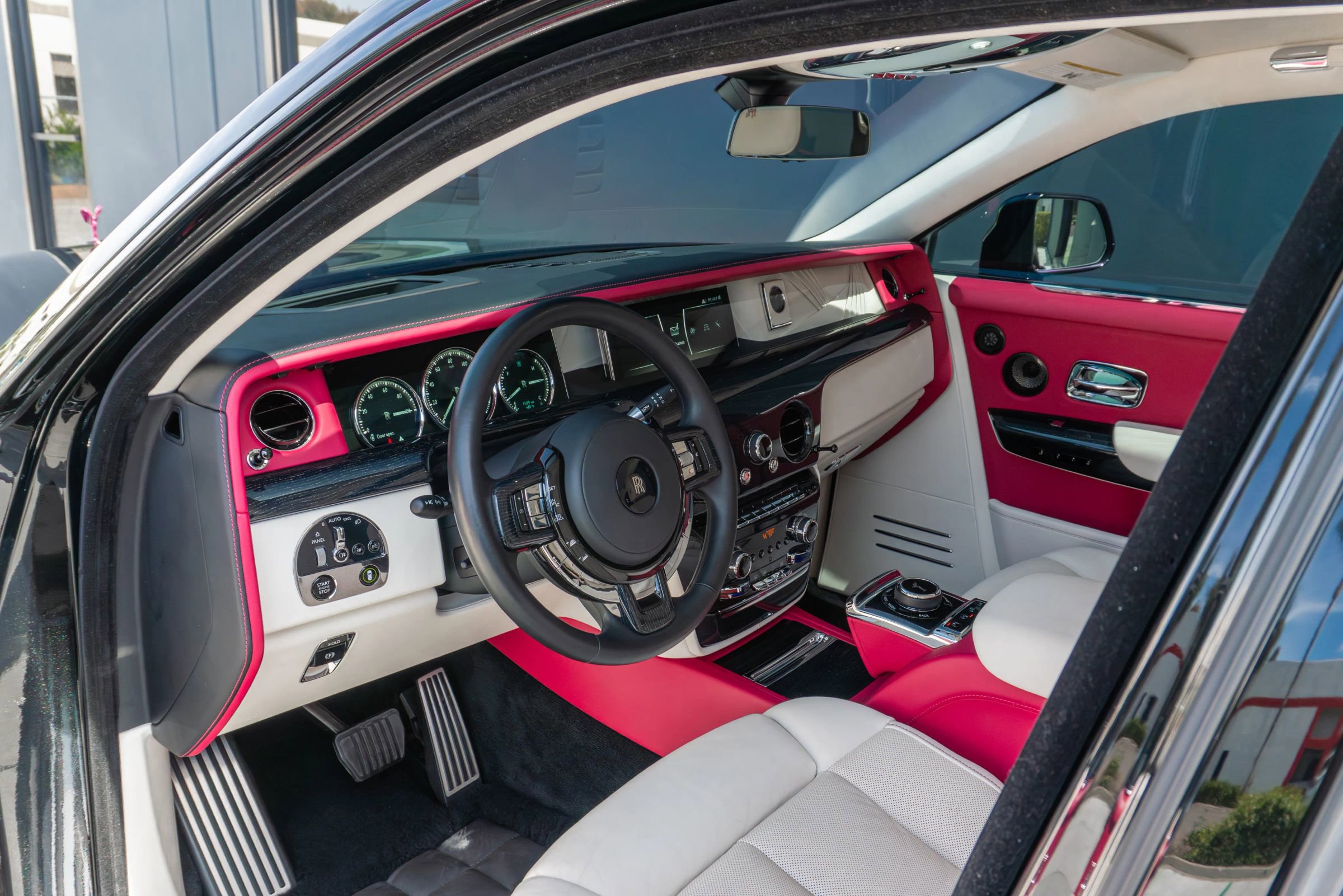 Used 2023 Rolls-Royce Phantom Sedan RWD image 54