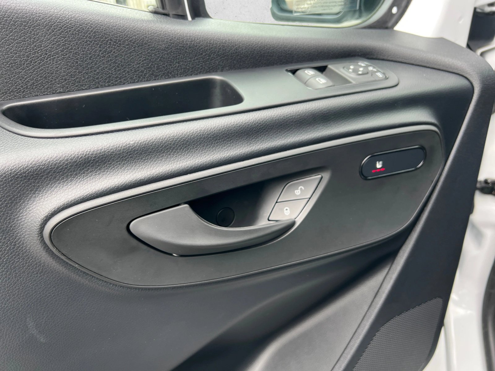New 2025 Mercedes-Benz eSprinter 170 Cargo image 10