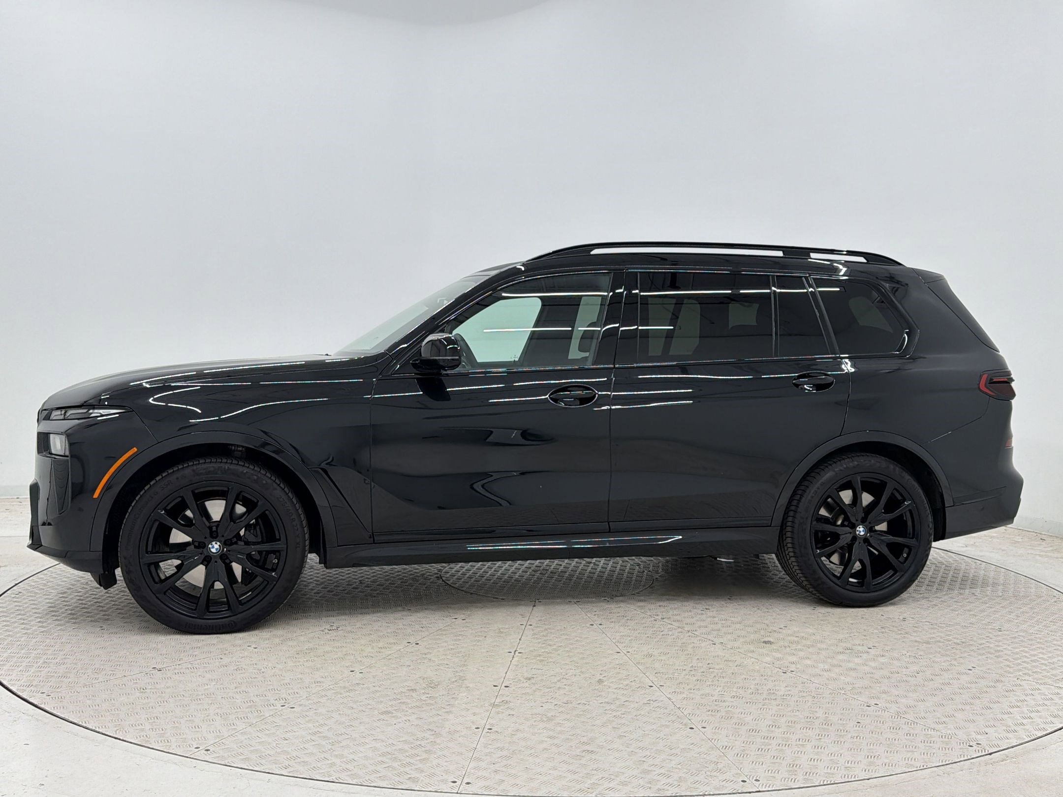 Certified 2025 BMW X7 M60i AWD/4WD image 2