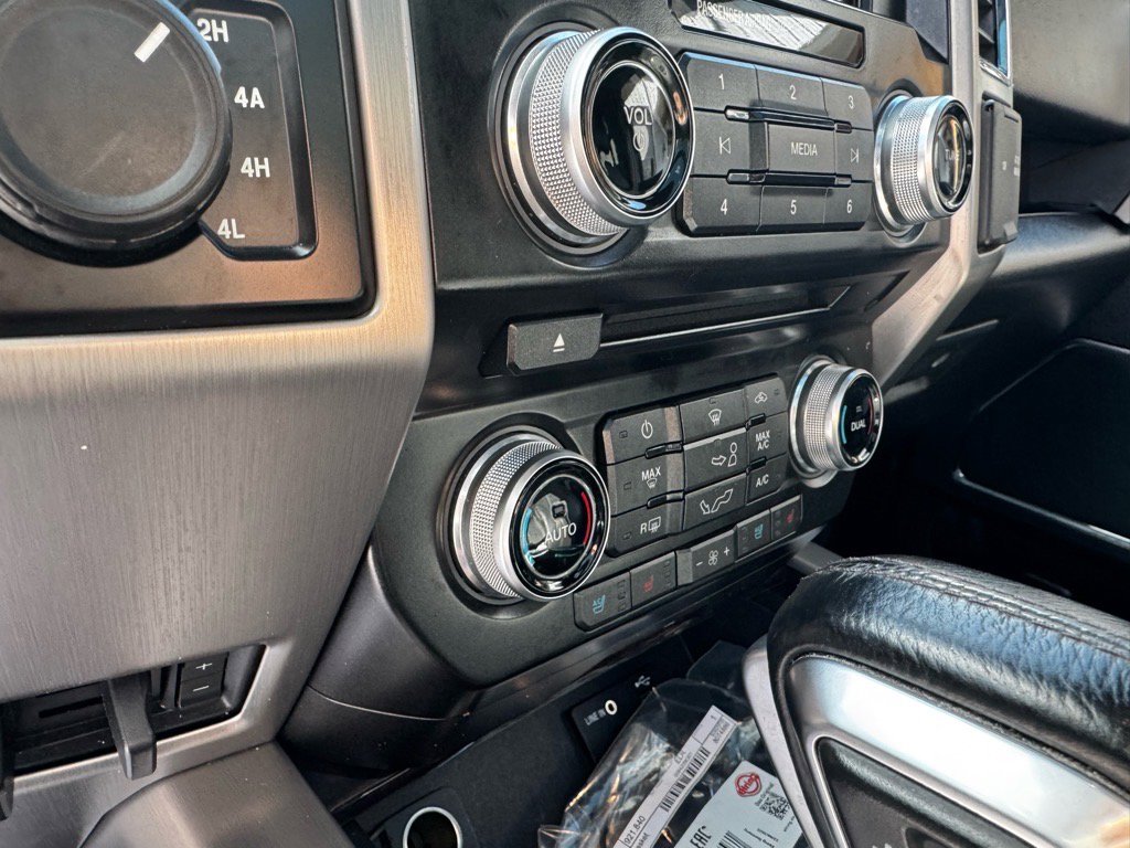 Used 2015 Ford F150 Platinum w/ Equipment Group 701A Luxury image 24