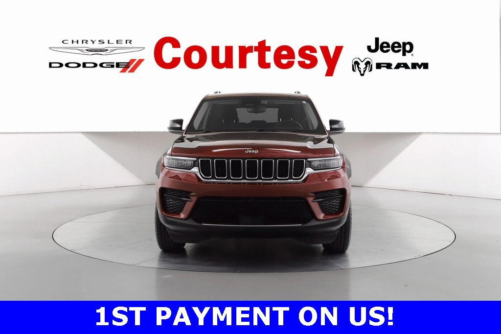 Certified 2023 Jeep Grand Cherokee Laredo w/ Luxury Tech Group I image 10