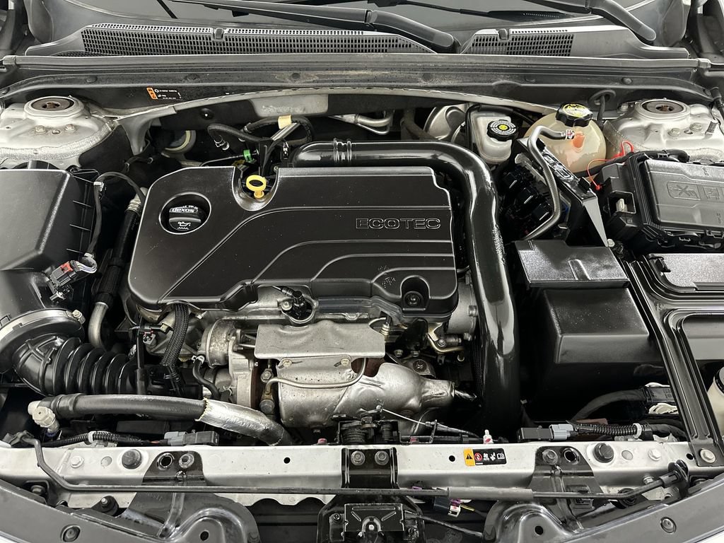 Used 2018 Chevrolet Malibu LT FWD image 30