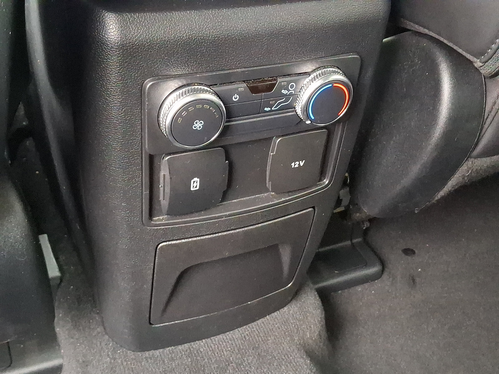 Used 2022 Ford Explorer XLT w/ Equipment Group 202A AWD/4WD image 11