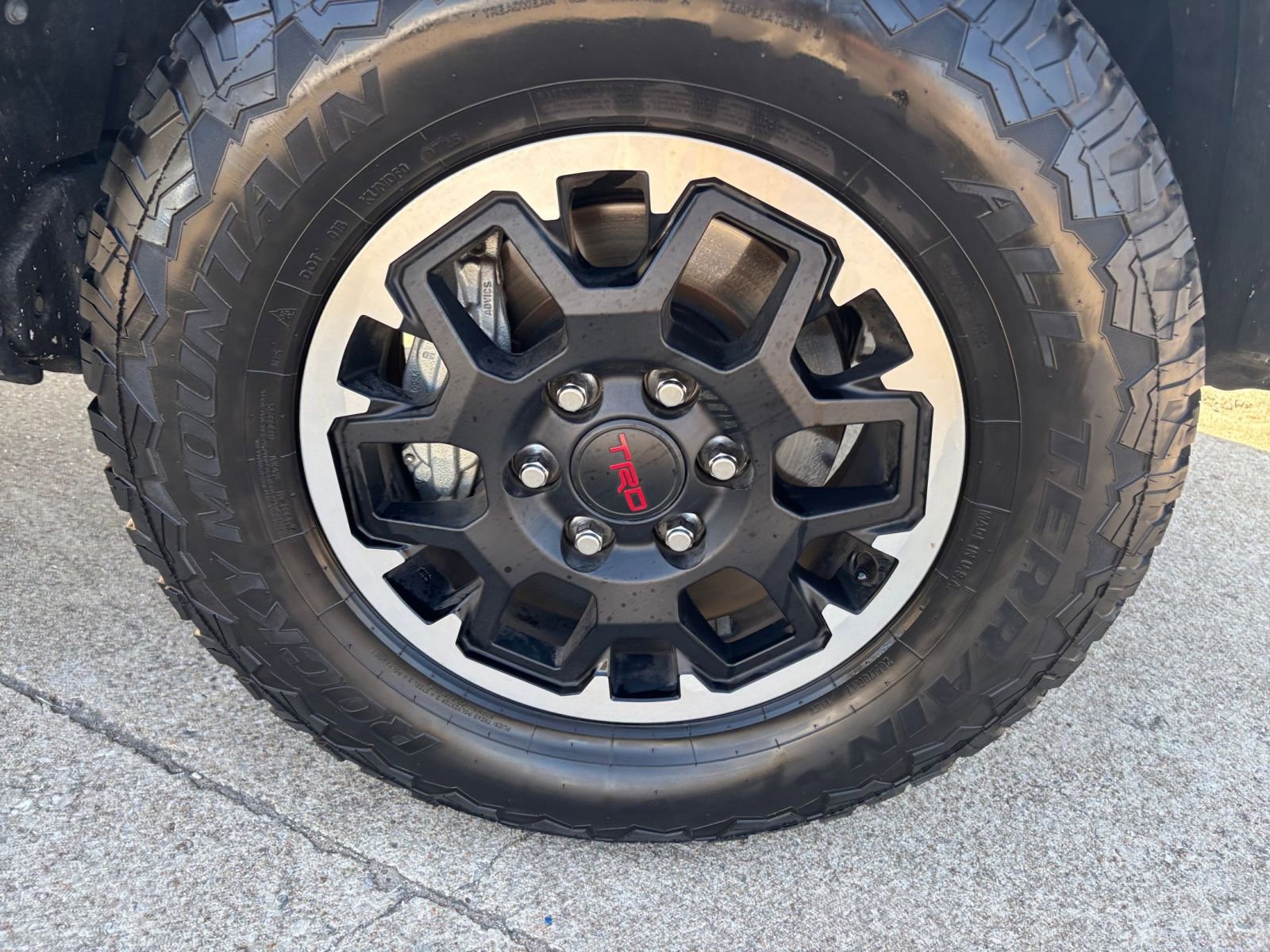 Used 2025 Toyota Tacoma TRD Off-Road image 28