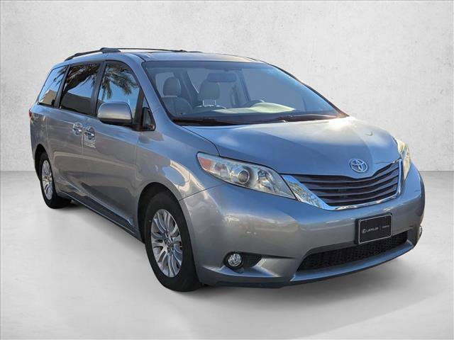 Used 2011 Toyota Sienna XLE image 3