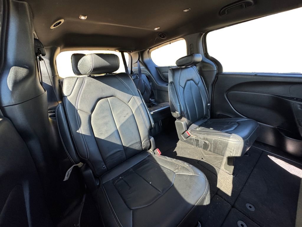 Used 2021 Chrysler Pacifica Touring-L w/ S Appearance Package image 18