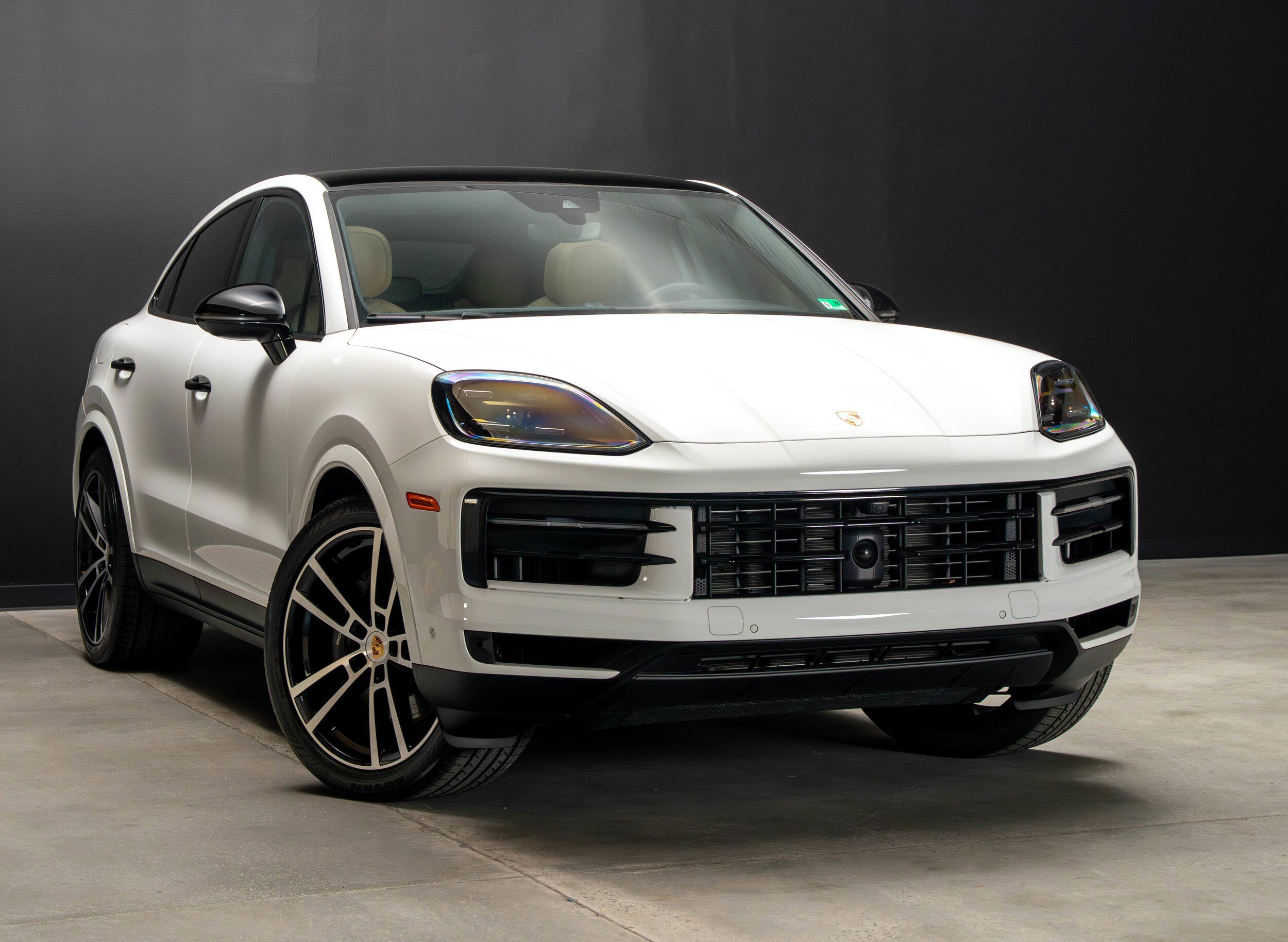 Certified 2024 Porsche Cayenne Coupe image 9