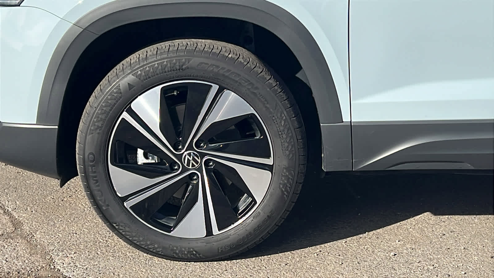 Used 2025 Volkswagen Taos SE w/ Panoramic Sunroof Package image 9